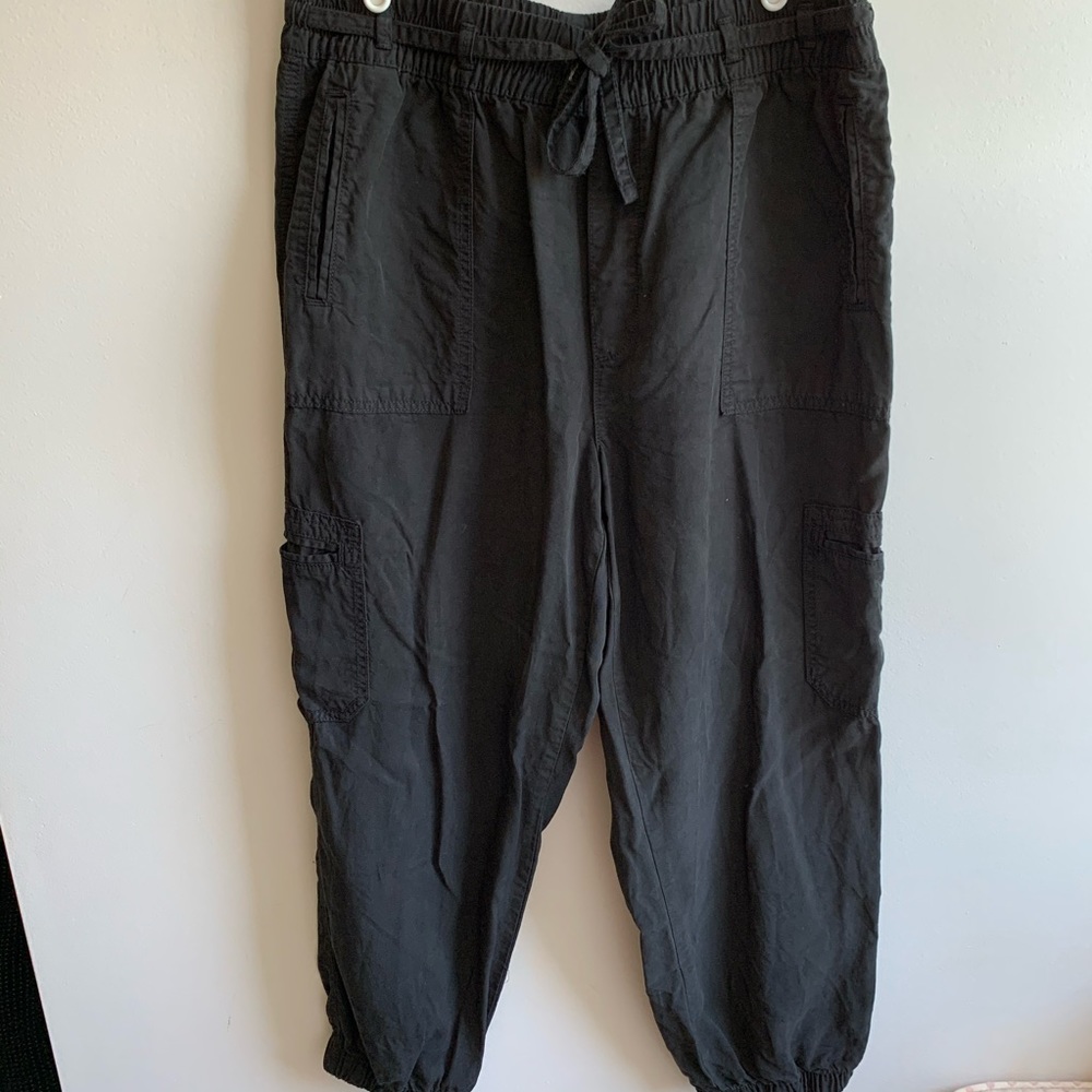 American Eagle cuffed cargo pants